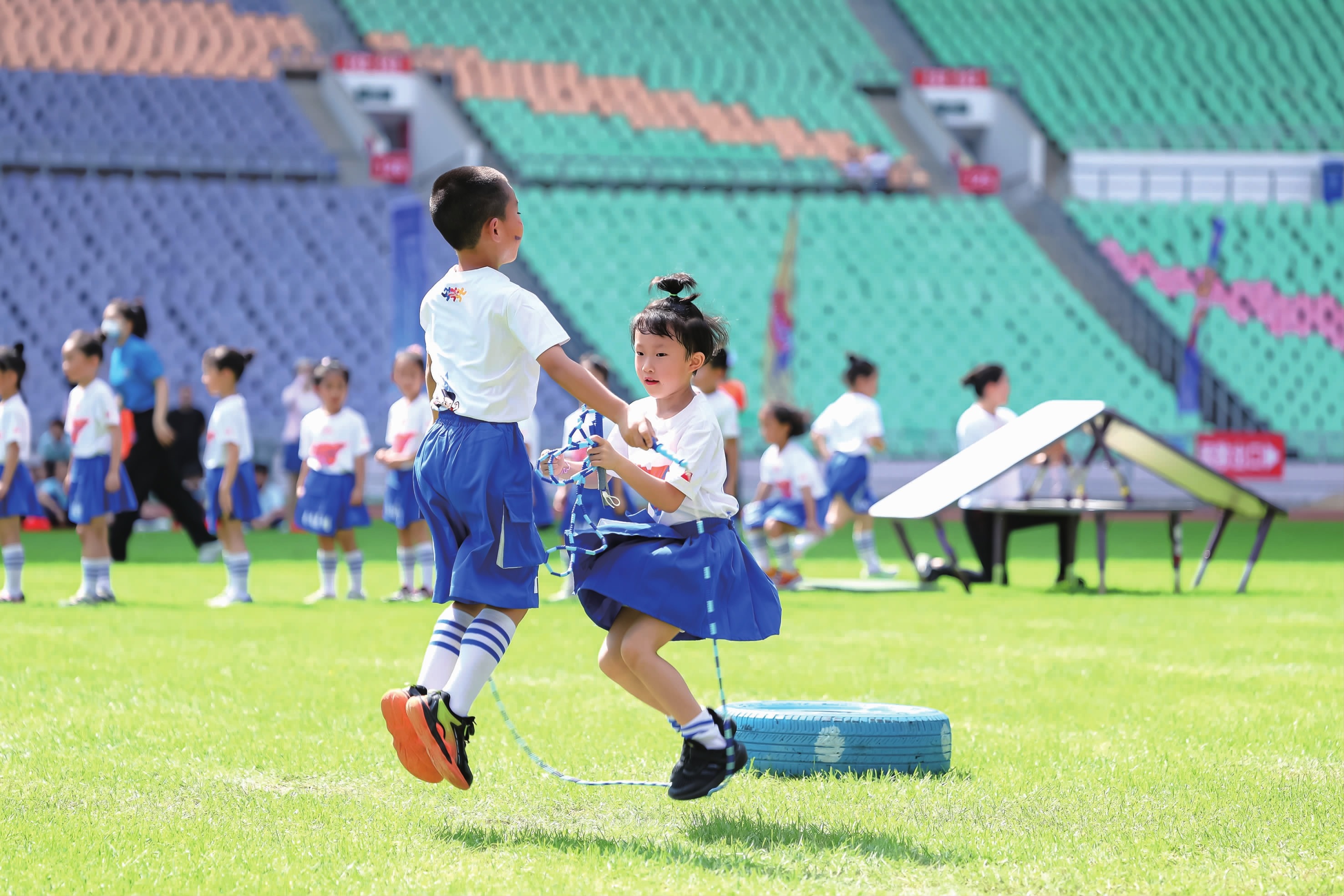 中超第18轮：国安不敌蓉城遭两连败 泰山主场大胜客家