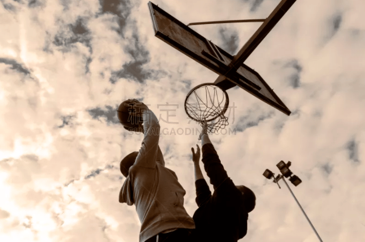 《女巨人游乐场》更新：新增对话系统与全新HUD界面！